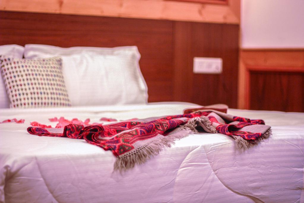 Vivaan The Sunrise Resort Manāli Kültér fotó
