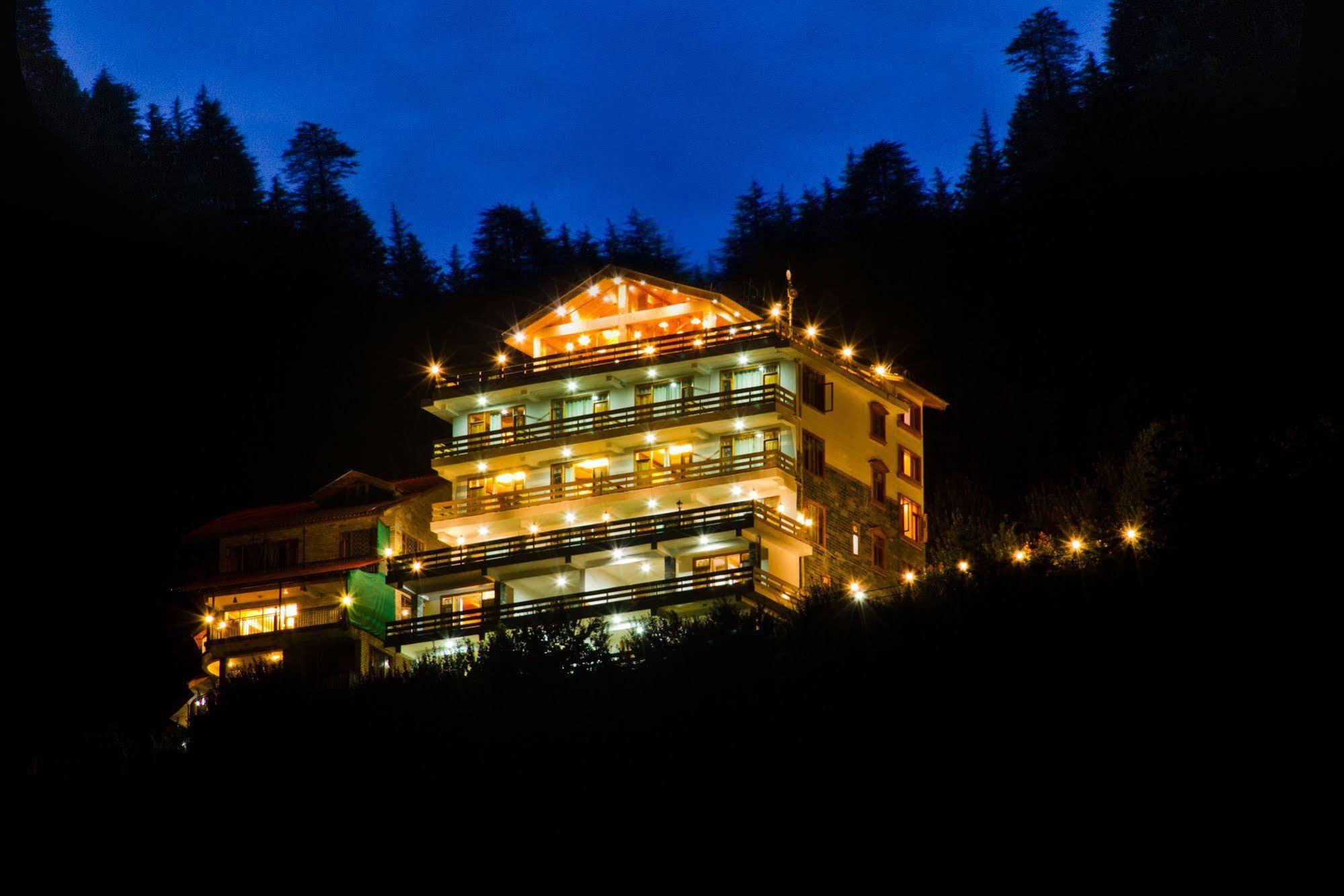 Vivaan The Sunrise Resort Manāli Kültér fotó