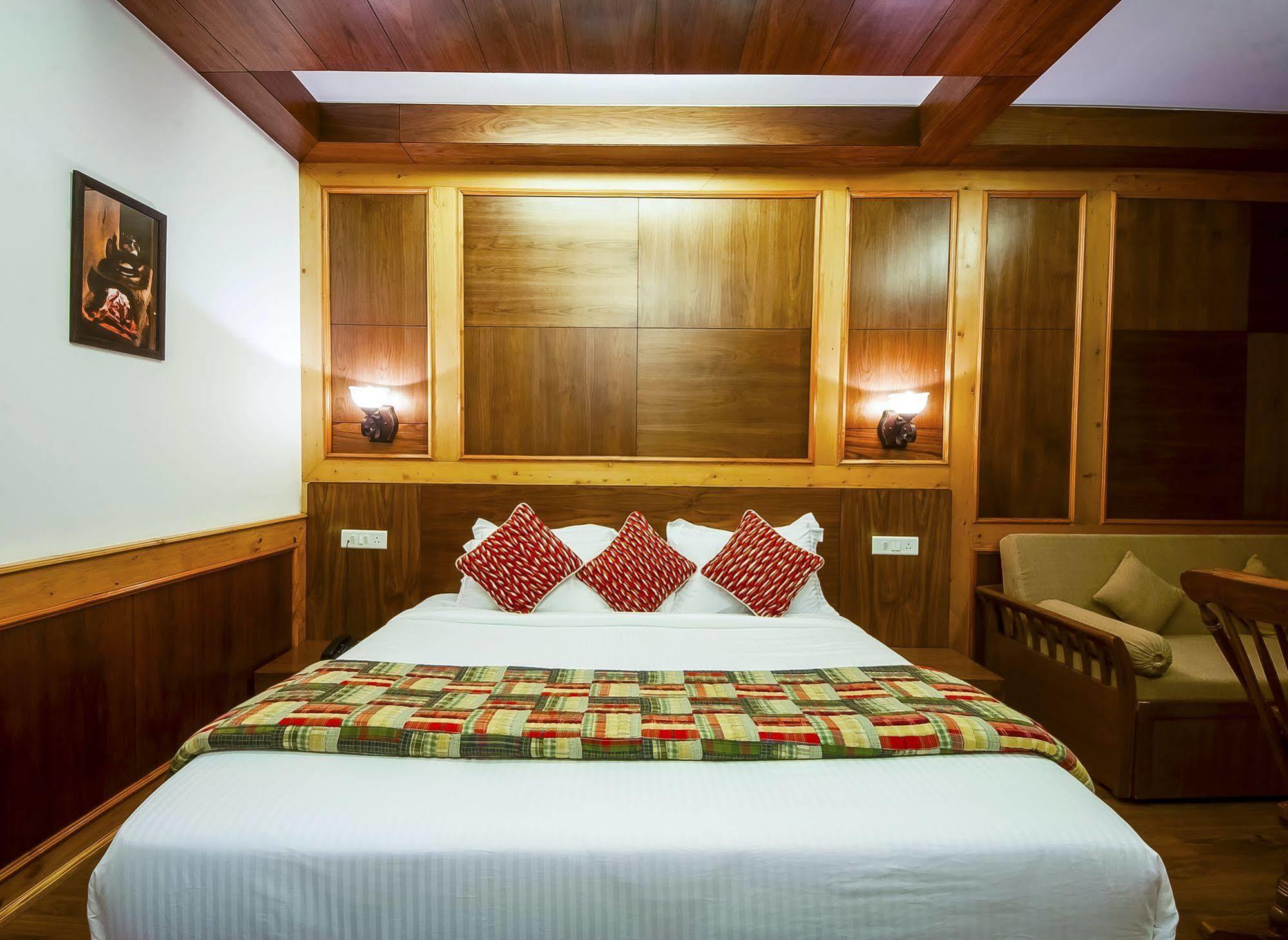 Vivaan The Sunrise Resort Manāli Kültér fotó